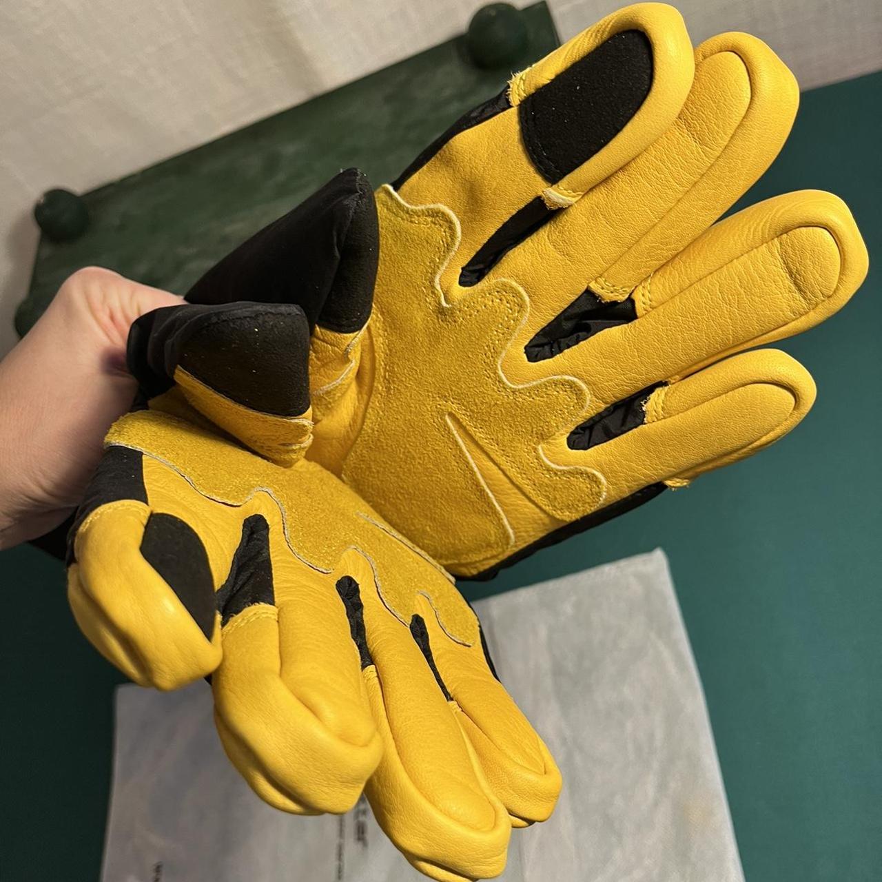 Men's Black and Yellow Gloves Depop
