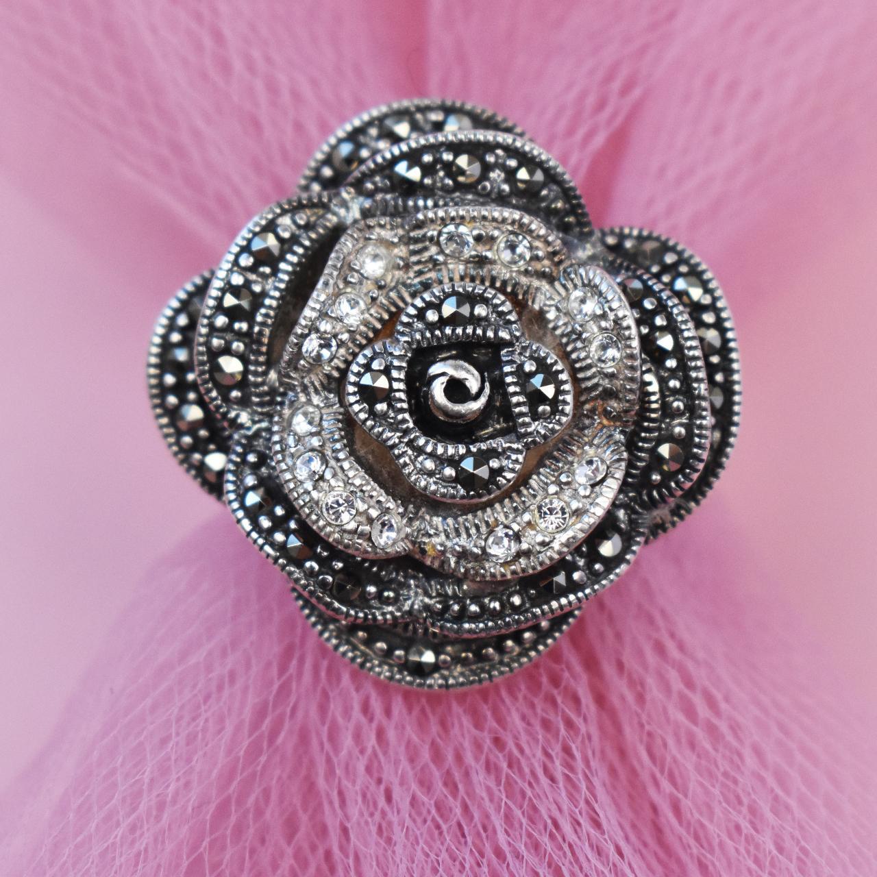 The high quality Bold Flower Ring 925 oversized adjustable cocktail ring