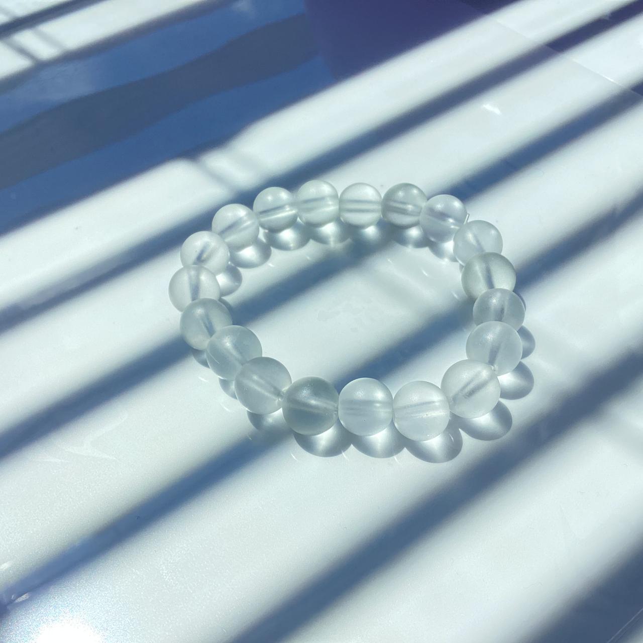10mm white/clear bracelet - Depop