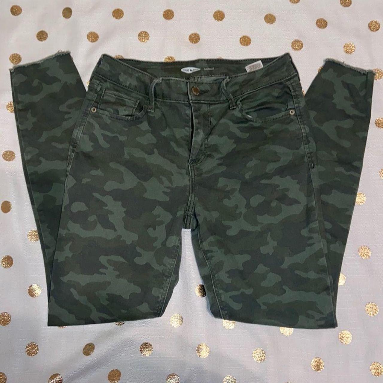 Old Navy Women's Green Trousers Depop