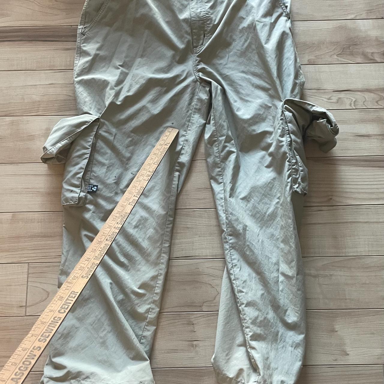 Vintage low-rise cargo pants, wide leg, Y2K,... - Depop