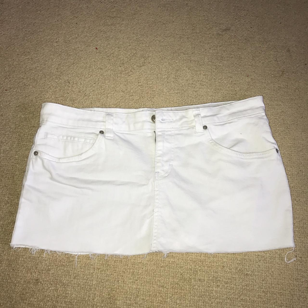 Urban Outfitter Low Rise White Mini Skirt Size-... - Depop