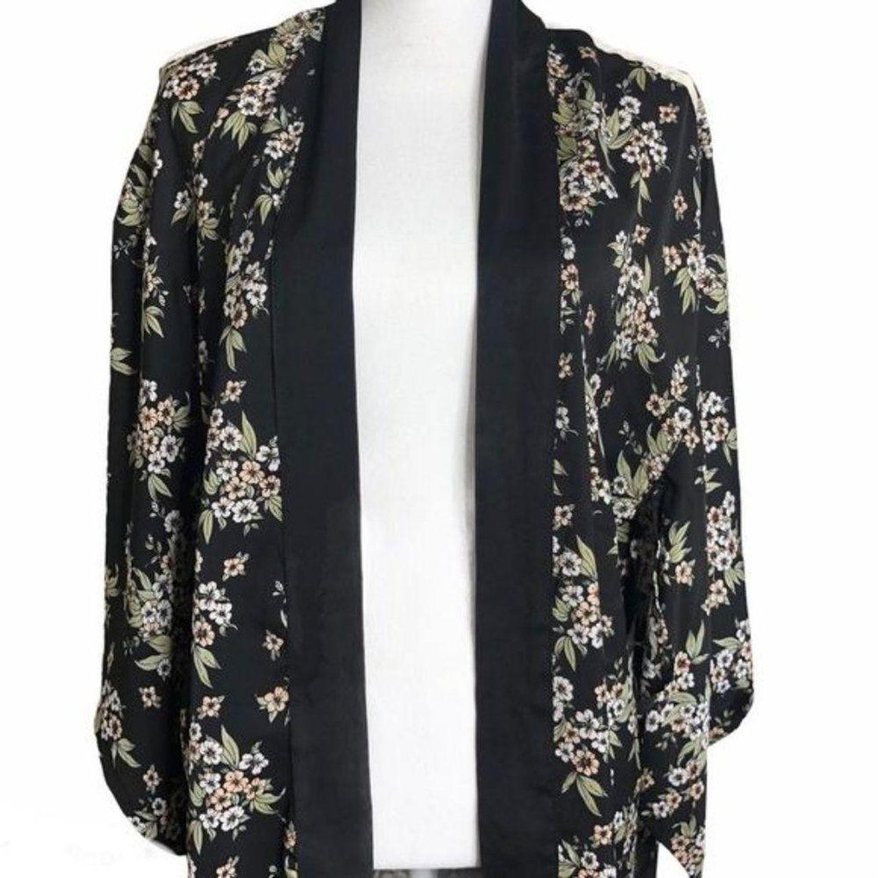 Product Image 2 - Forever 21 Floral Kimono Small

Pre