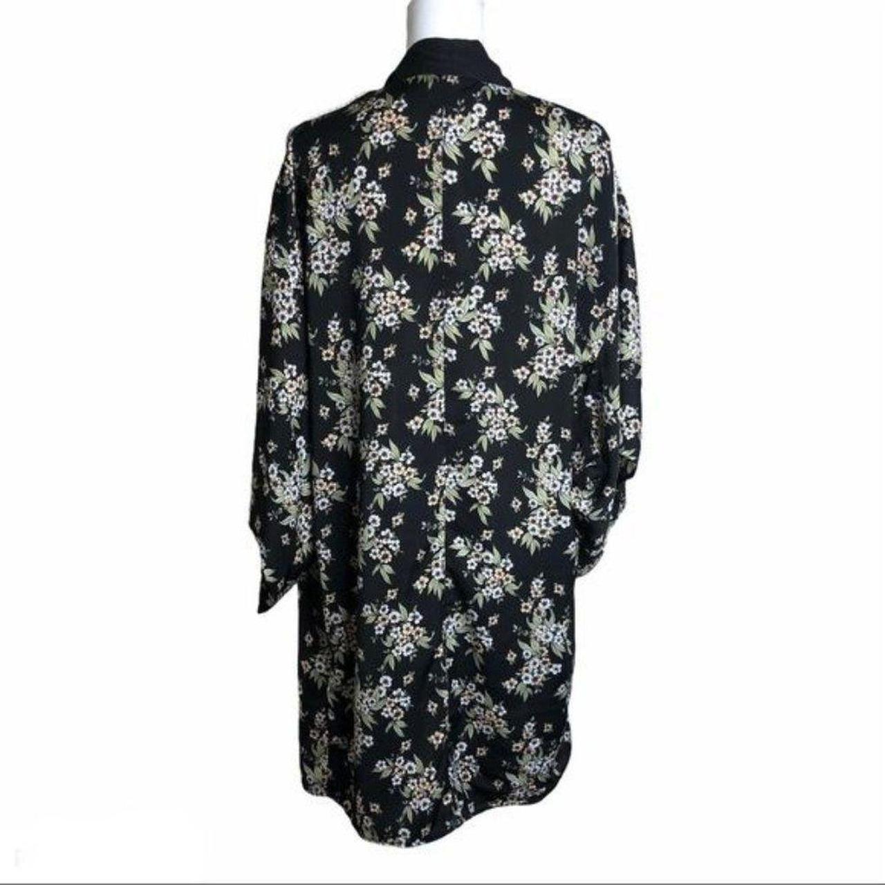 Product Image 4 - Forever 21 Floral Kimono Small

Pre