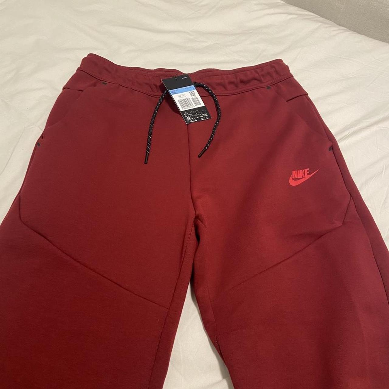 Pantalone tuta Nike tech fleece rosso bordo... - Depop