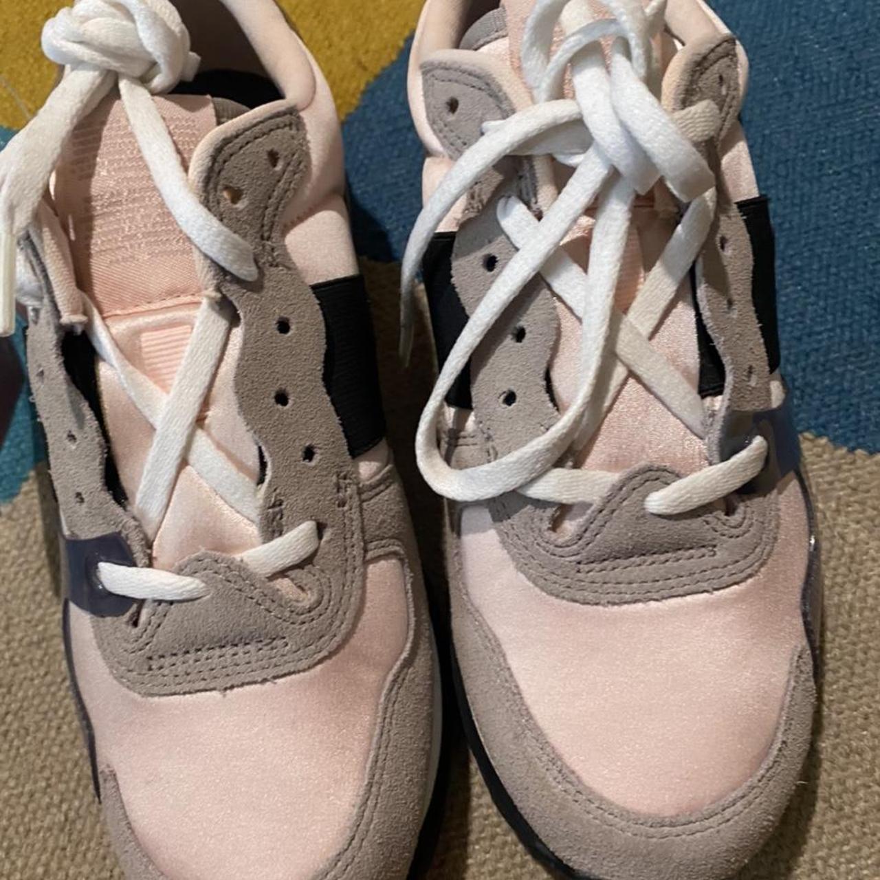 pink nike shoes without laces