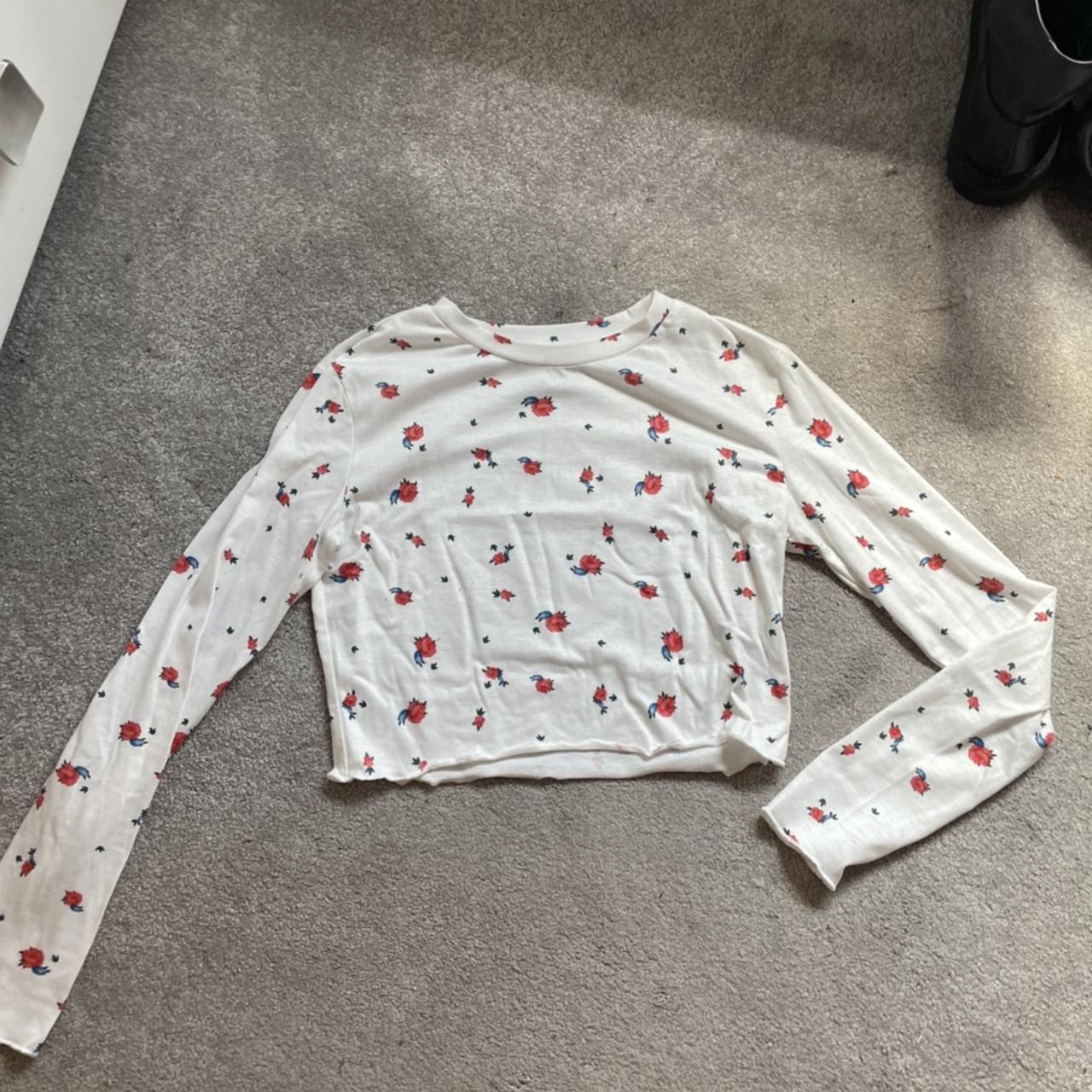 Floral cropped long sleeve top, size 8 Depop