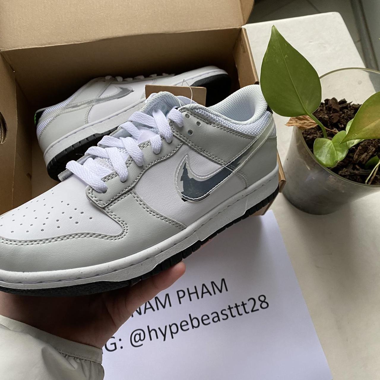 womens white and grey nike shoes