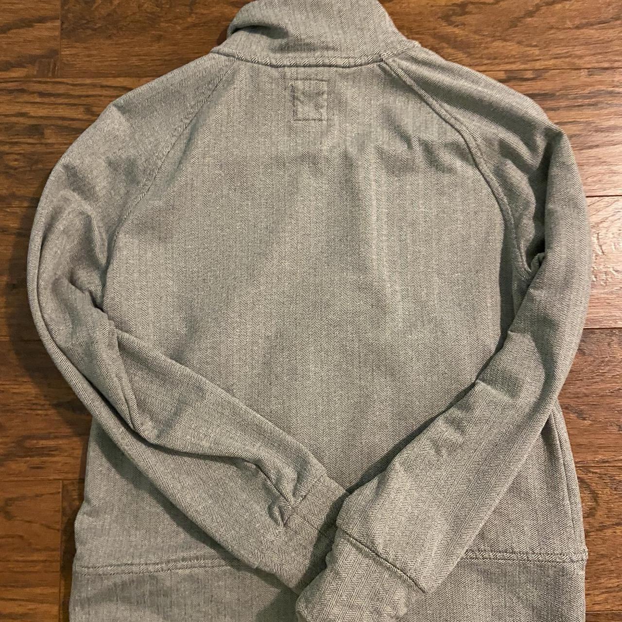 Vuori super soft zip up, only worn once. Women size S! - Depop