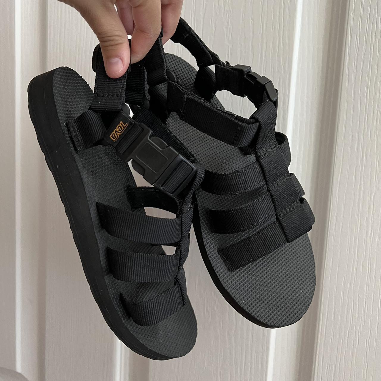 Women’s Tevas Great condition, just need a good clean! Depop