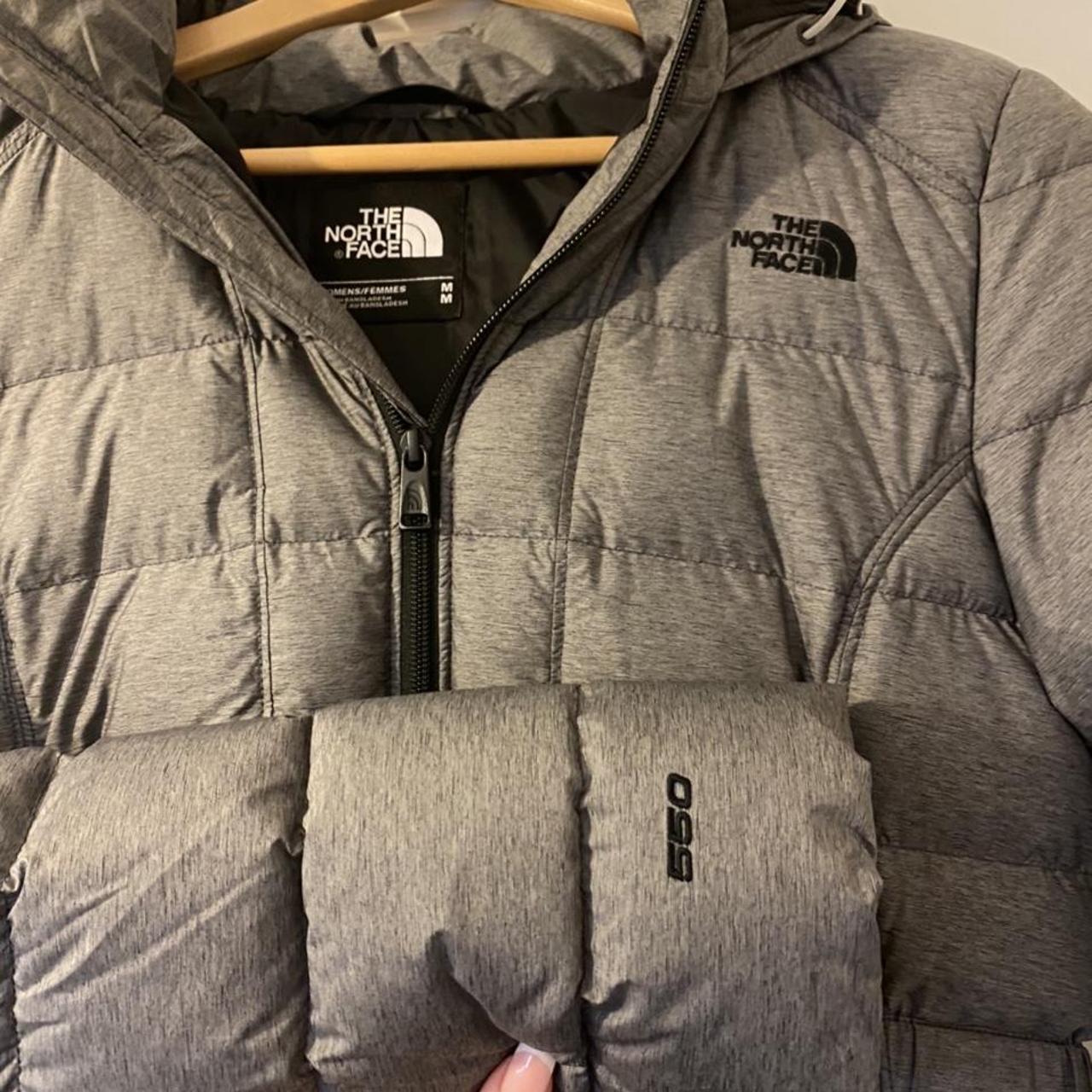 North Face 550 Puffer Jacket in Grey, worn a few... - Depop