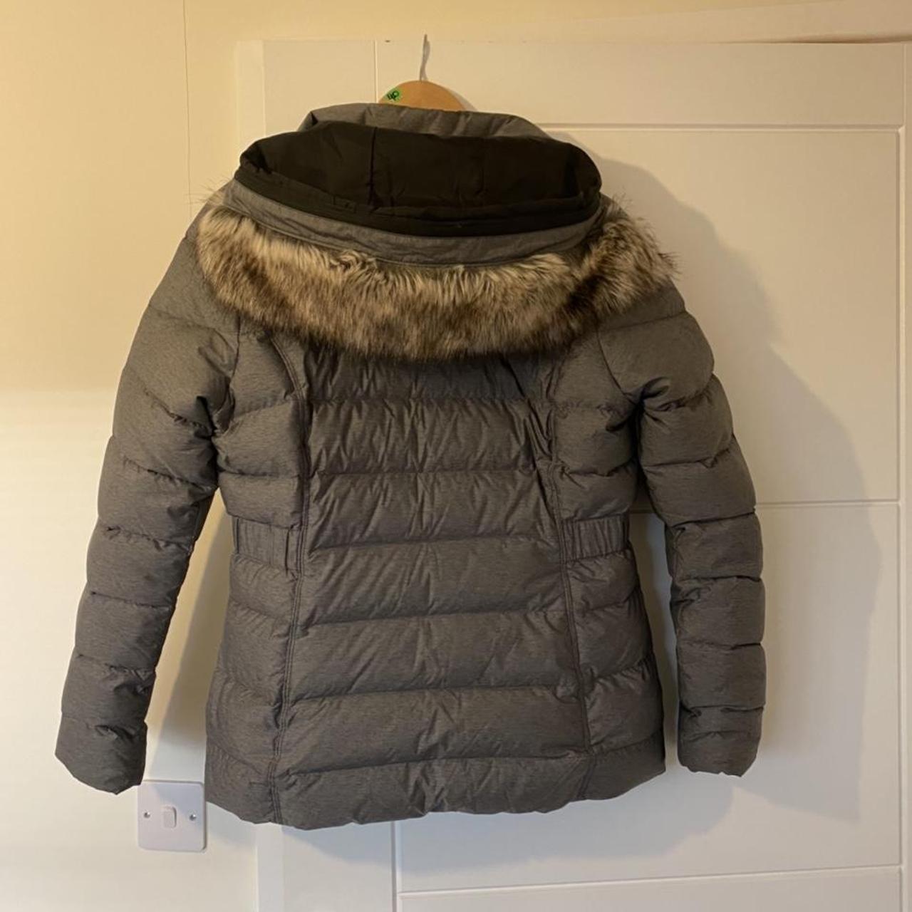 North Face 550 Puffer Jacket in Grey, worn a few... - Depop