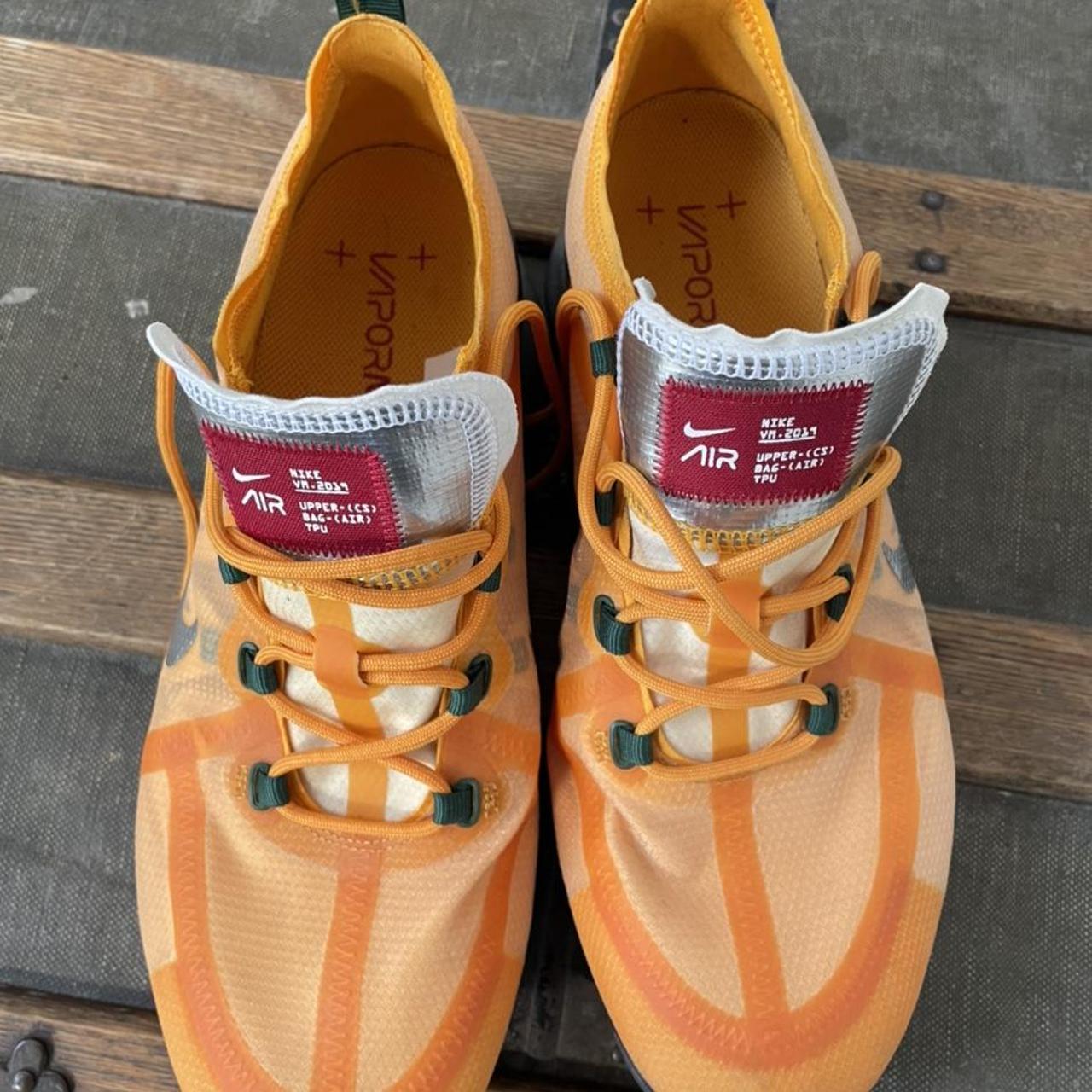 canyon gold vapormax