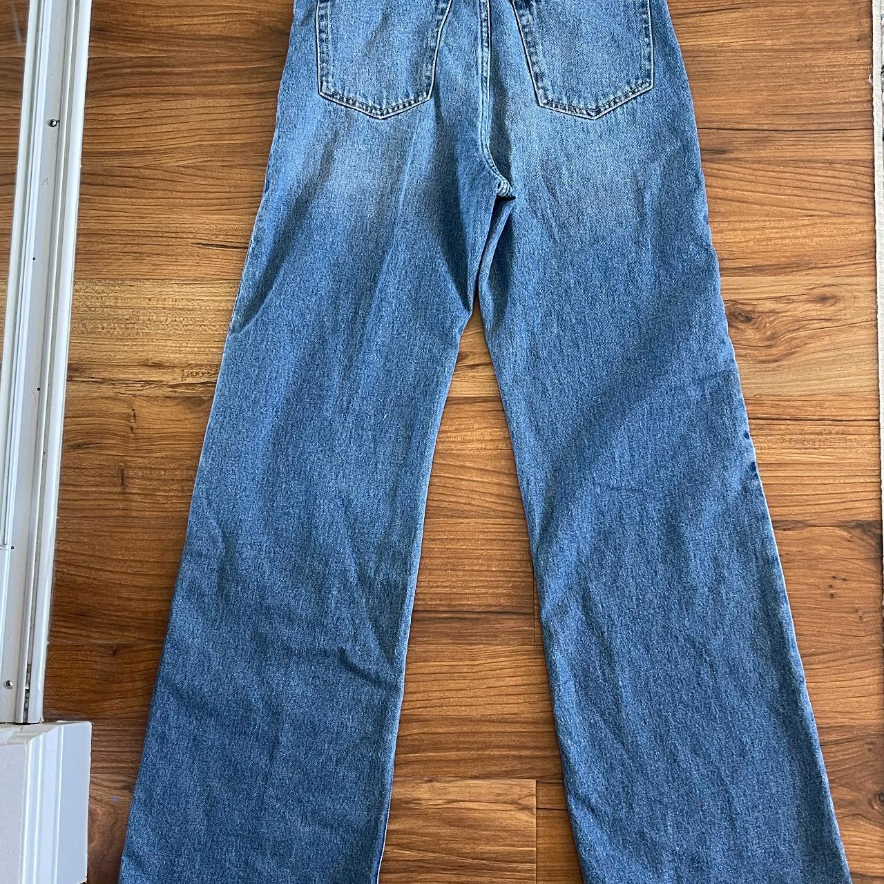 Highwaisted blue jeans flare. Size 2, brand new. Depop