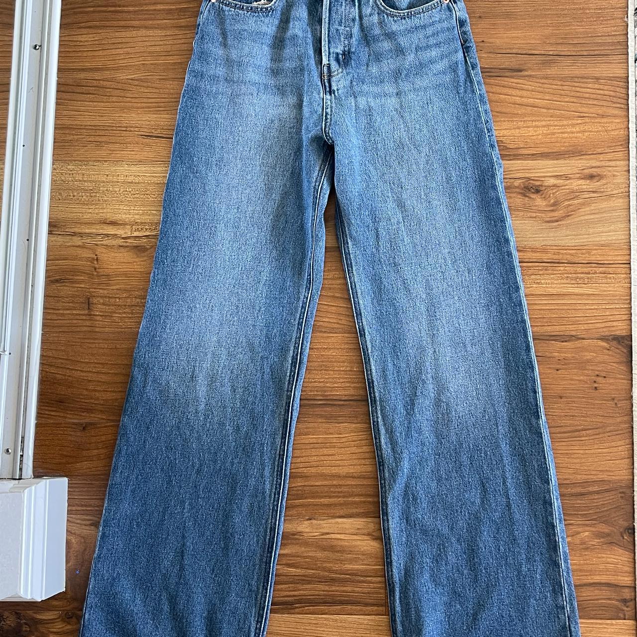 Highwaisted blue jeans flare. Size 2, brand new. Depop