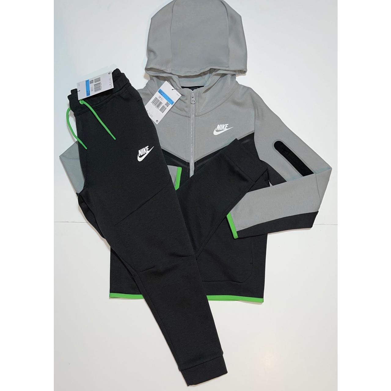 ⬇️ - Nike Boys/Kids Grey Charcoal Neon Green Full... - Depop