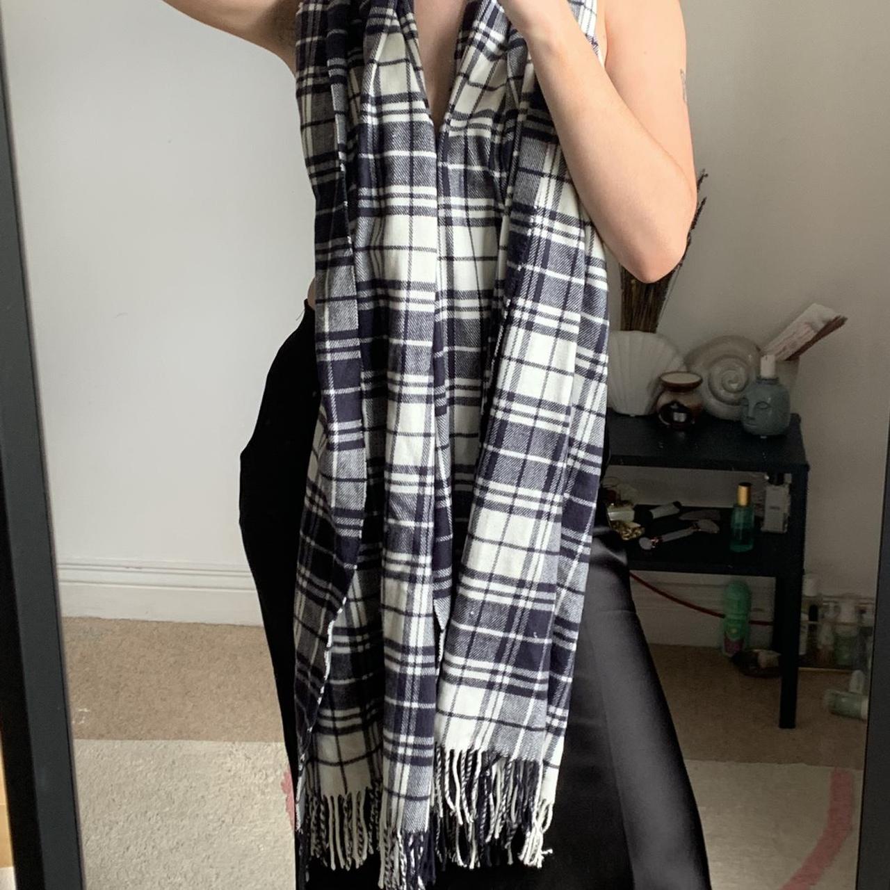 blue and cream checked scarf suuper soft material... Depop