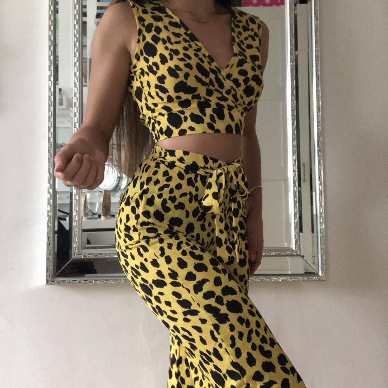 Crop Top Quiz Yellow Skirt Quiz Lime Disc Sequin Crop Top In Green