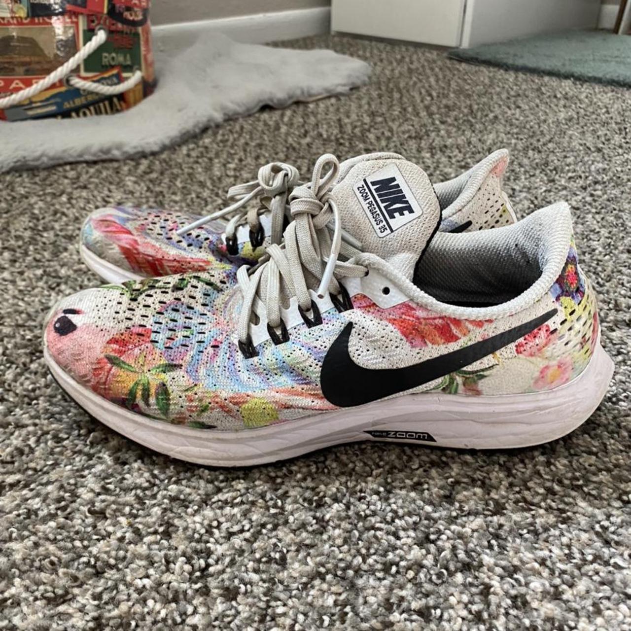 nike women's floral print shoes