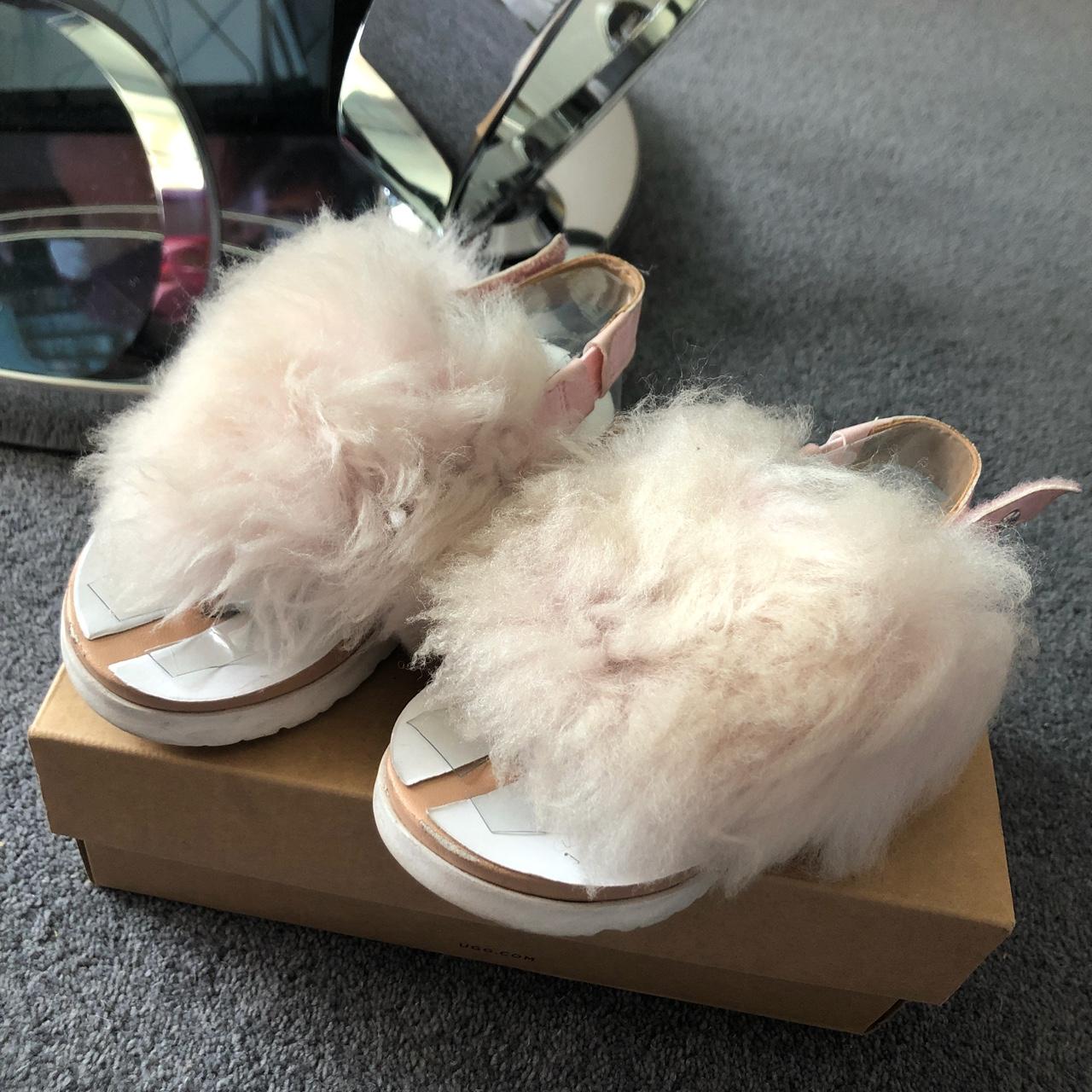 Size 9 sale fluffy sliders