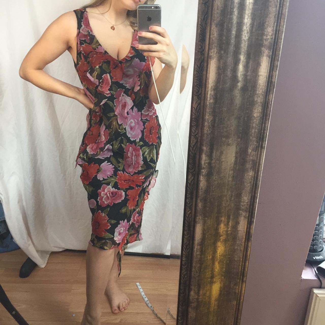 the perfect summer dress!! has really flattering... - Depop