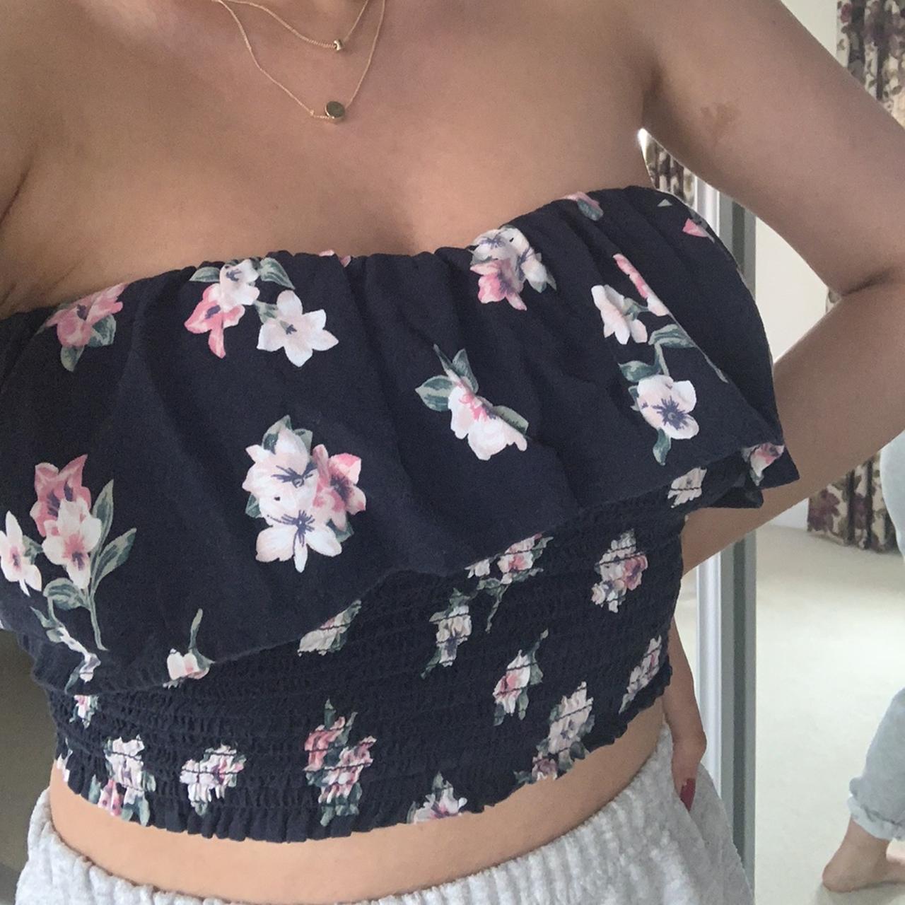 Hollister floral deals crop top