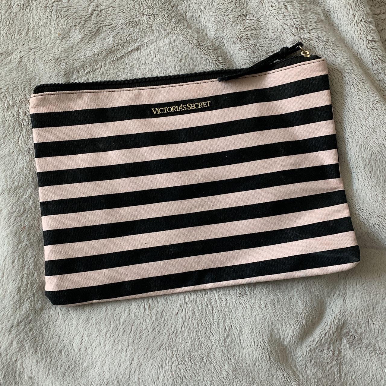 Victoria's Secret makeup bag NWT 8.5 x - Depop