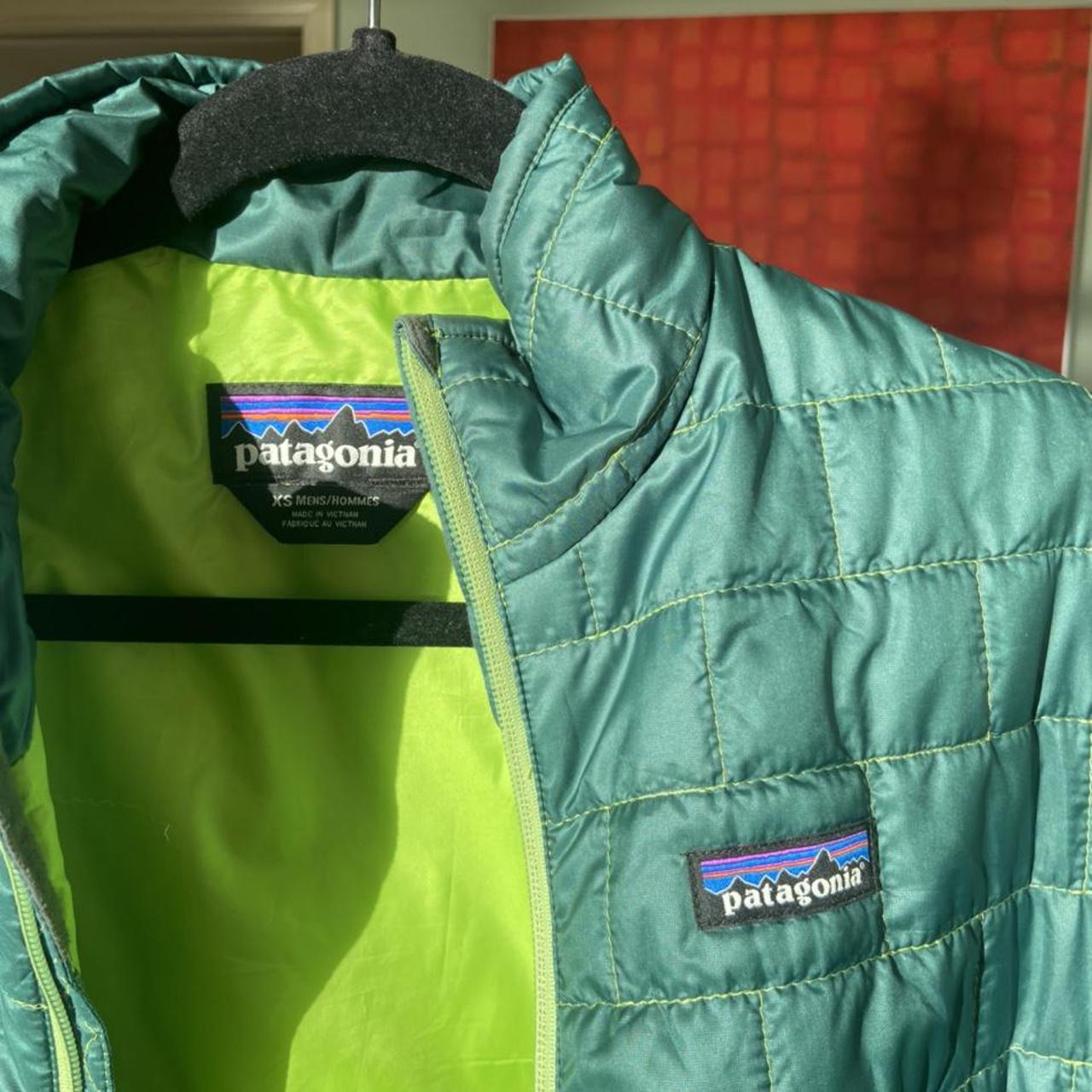 Men’s XS (fits a women S) GREEN Patagonia nano puff!... Depop