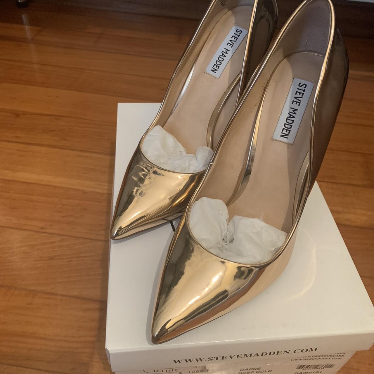 Steve shops madden rose gold daisie