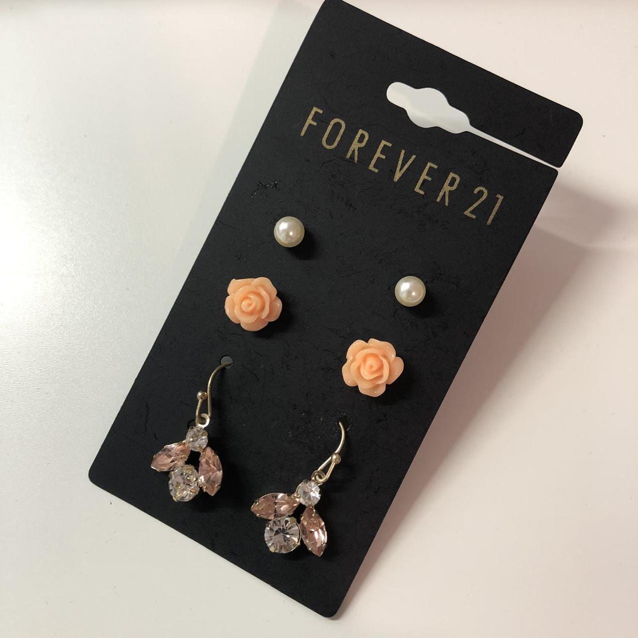 Forever 21 earrings set Pearl, Peachy ...