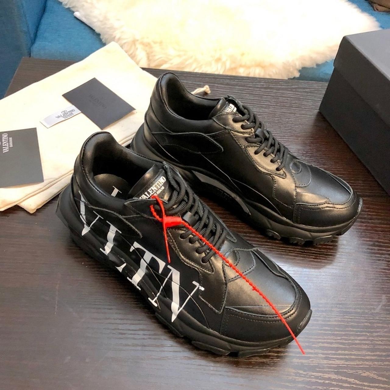 【関税＆送料込み】Valentino Garavani Valentino Garavani 'O Valentino Garavani Rockstud Calfskin Loafers | Saks Fifth Avenue