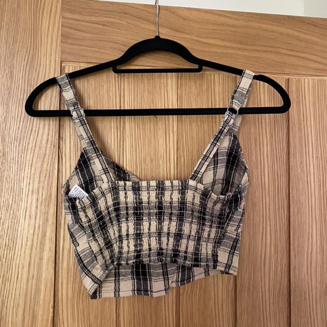 Hollister crop top, worn a couple times and still in... - Depop