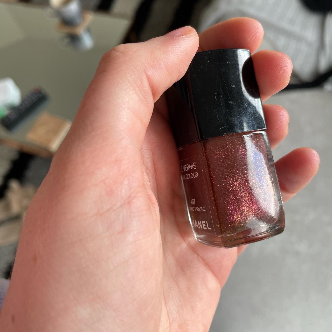 Chanel nail colour in shade 497 Cosmic Violine , Less