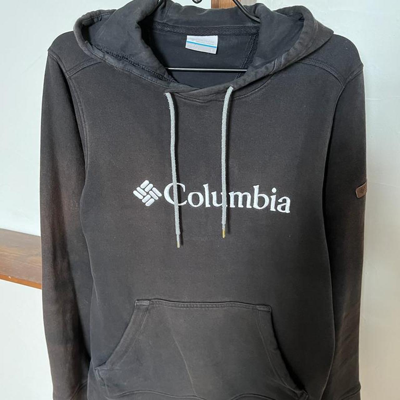 Columbia Black hoody - Depop