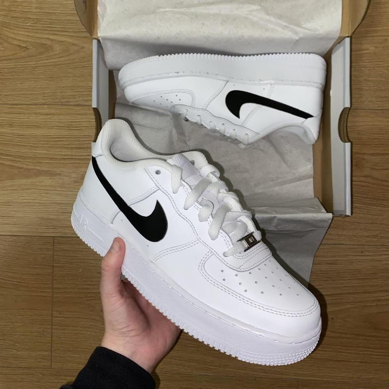 White air force hot sale with black tick junior