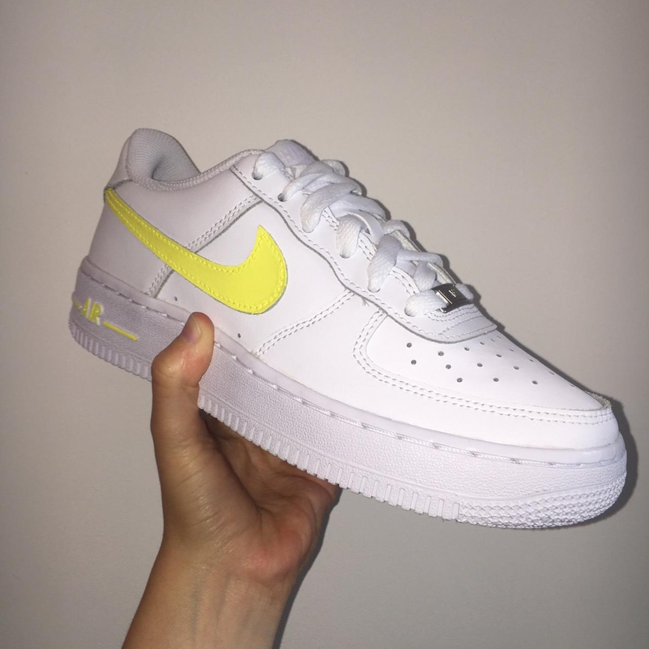 Nike trainers yellow tick best sale