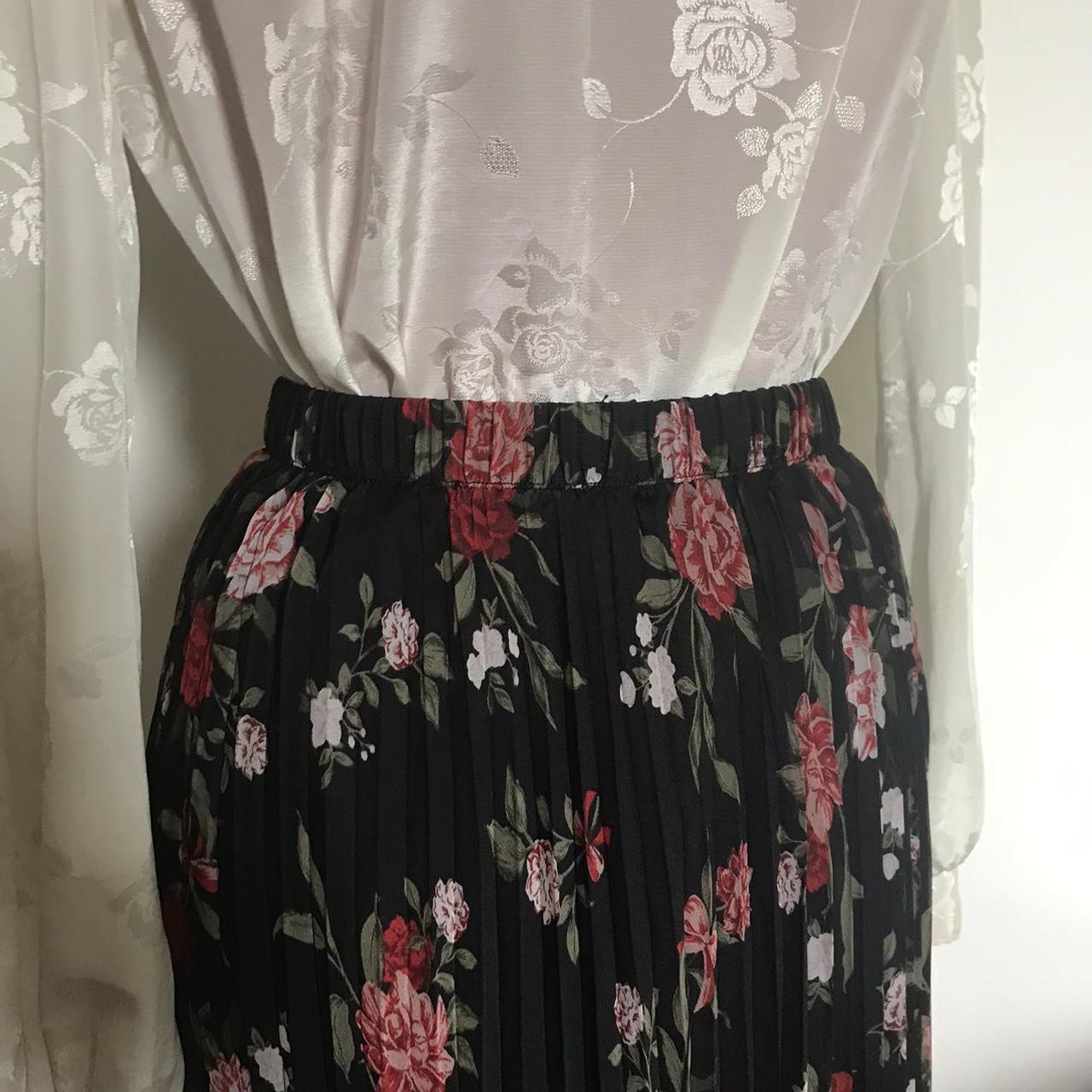 🌸🍃 Midi / Under knee length floral patterned skirt -... - Depop