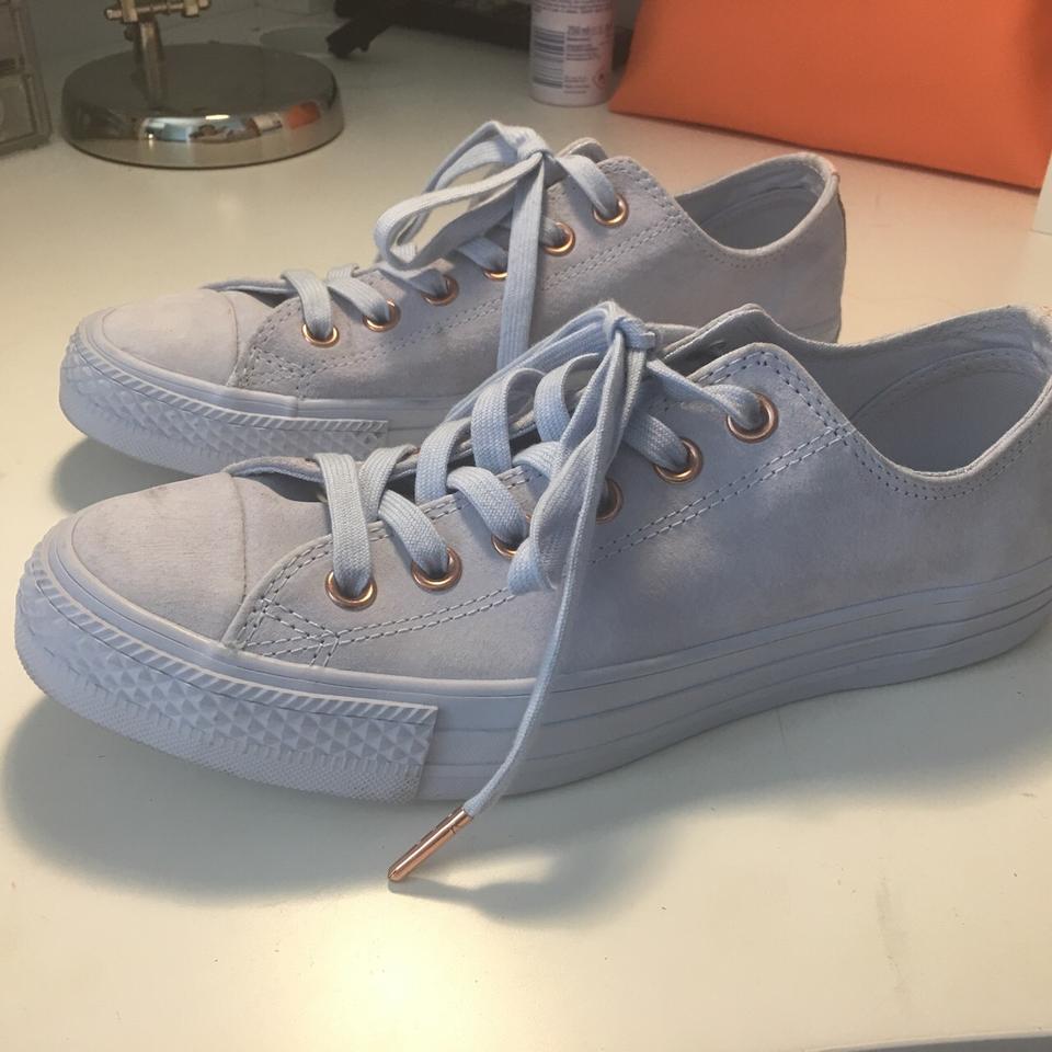 Baby blue 2024 suede converse