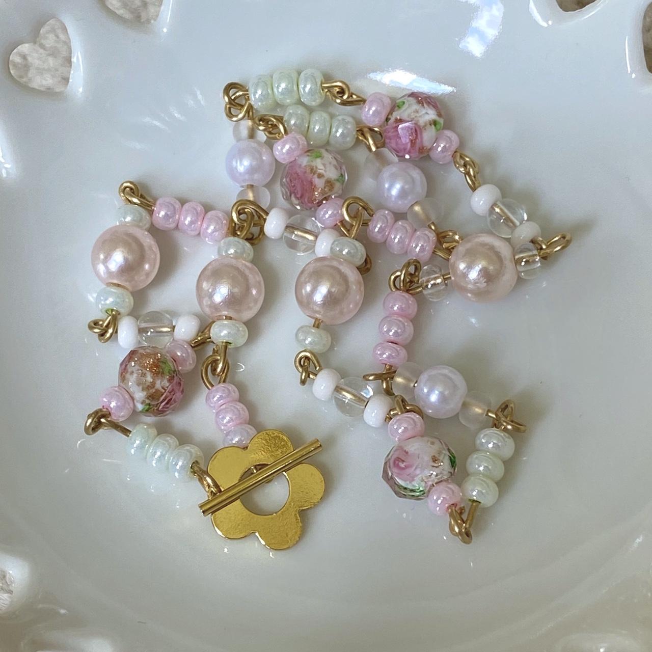 pastel pink 𝓭𝓪𝓲𝓼𝔂 𝓬𝓵𝓪𝓼𝓹 necklace MADE TO... - Depop