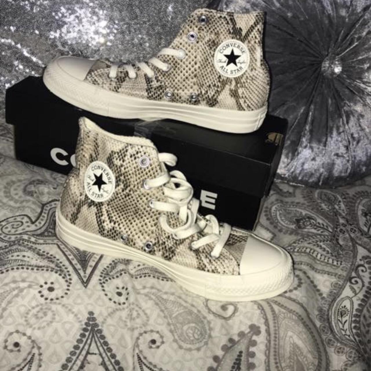 Snake sales print converse