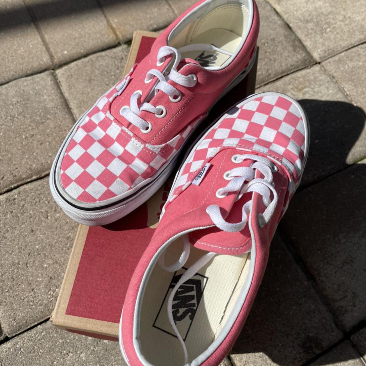 Pink low top checkered hot sale vans