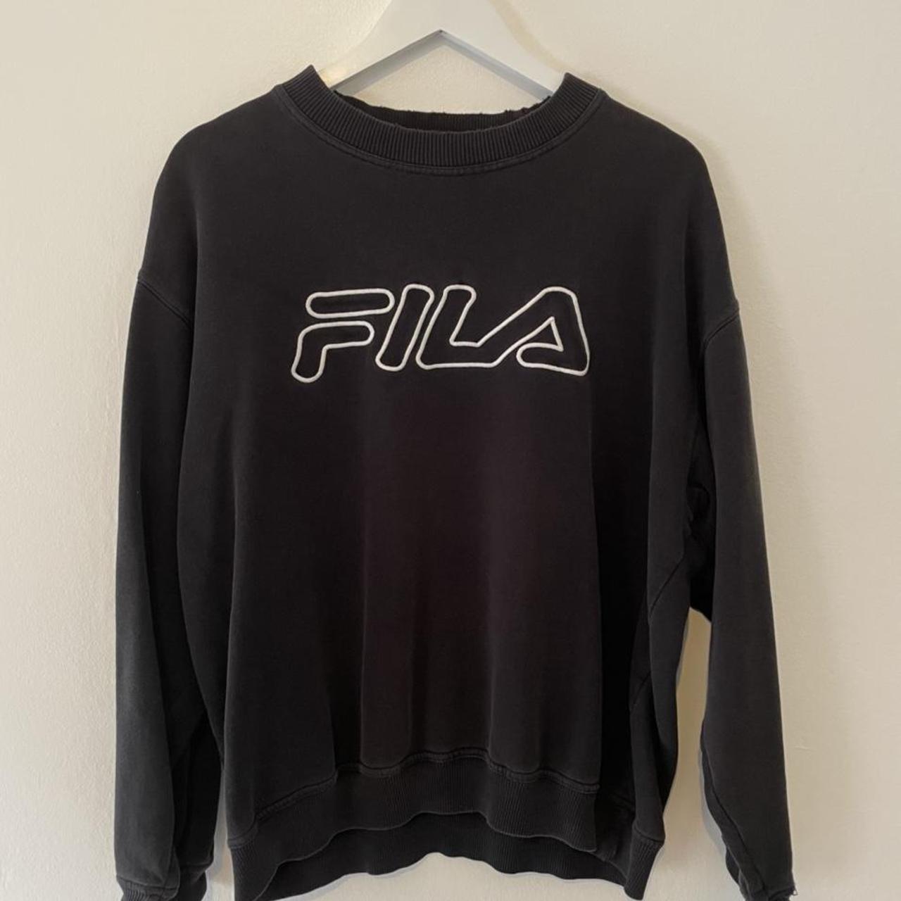 VINTAGE FILA JUMPER BLACK Says size LARGE, fits more... - Depop