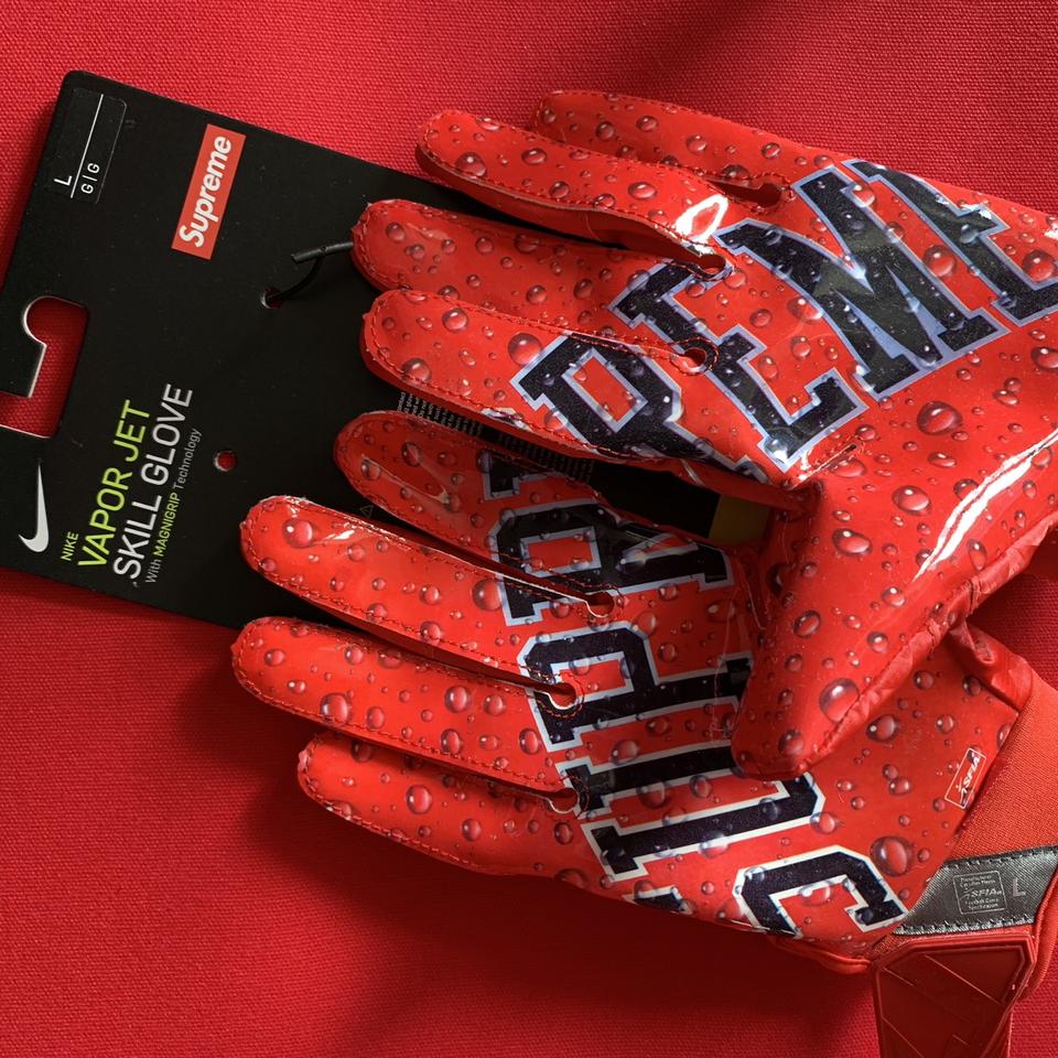 Gloves Nike x Supreme Red size M International in Synthetic - 8961357