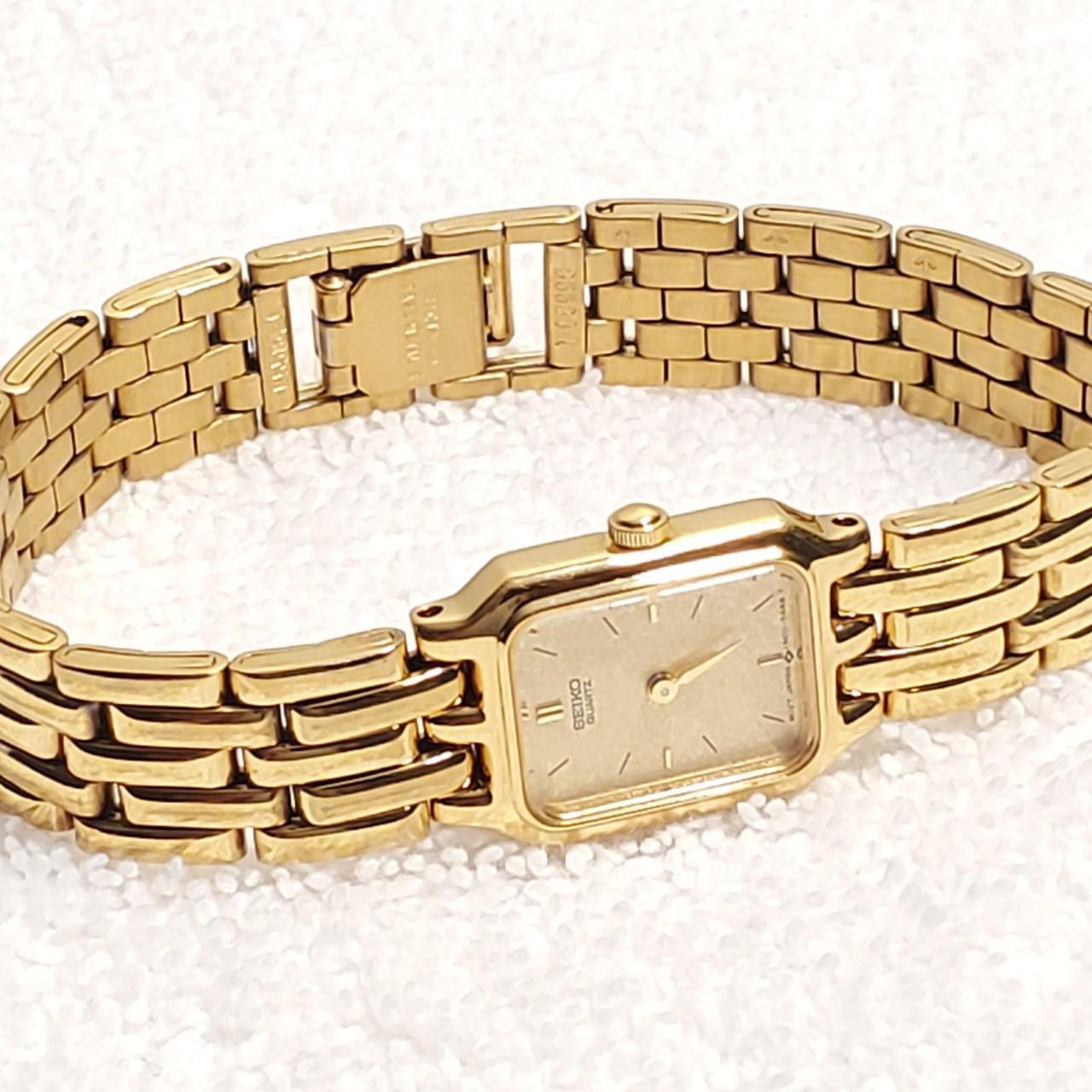 Seiko Women's Gold Watch (2)