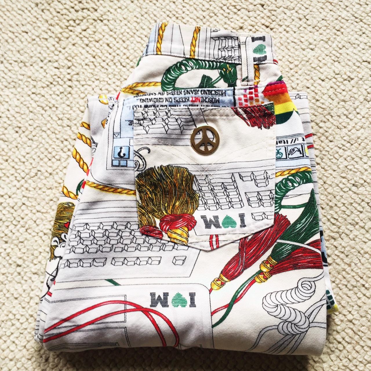 【関税&送料込】Moschino Jeans Apple Print T-Shirt Vintage Moschino jeans APPLE COMPUTER PRINT size | Depop