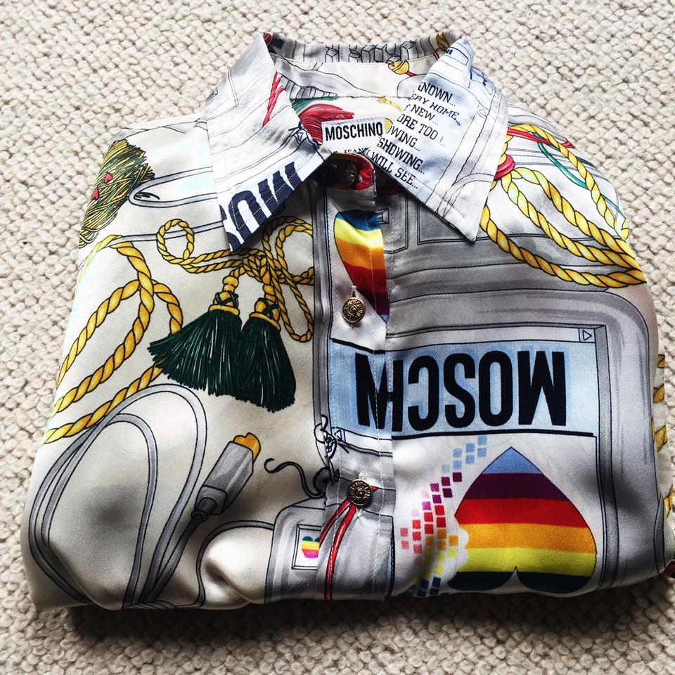 【関税&送料込】Moschino Jeans Apple Print T-Shirt Vintage Moschino jeans APPLE COMPUTER PRINT size | Depop