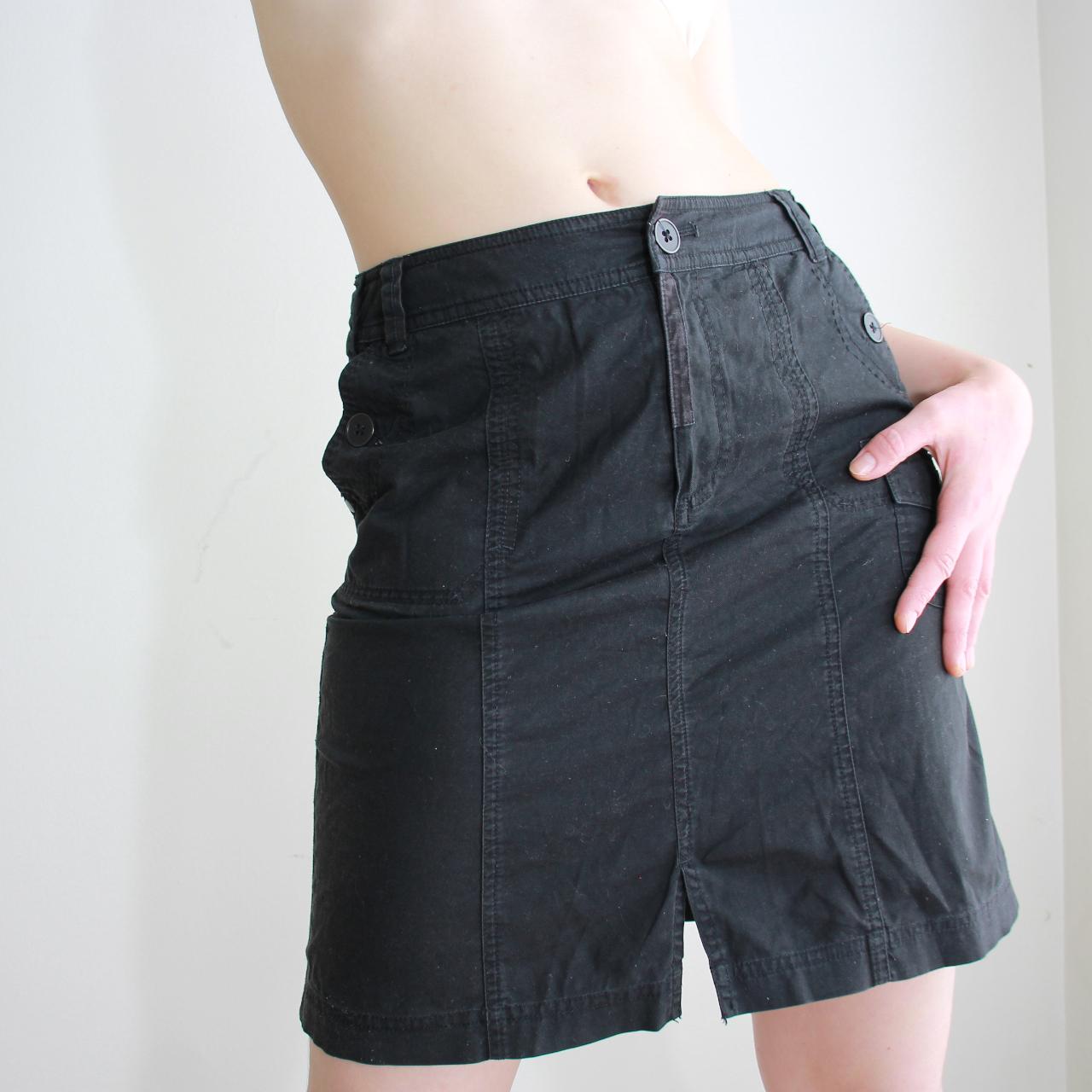 Amazinggg cargo skirt!! 😭💗 need I even say more?... Depop