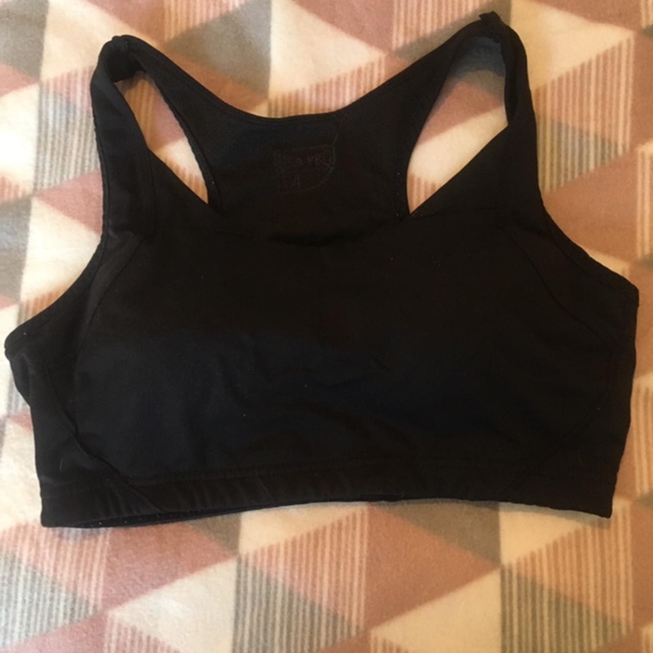 Plain black cheer sports bra £6 £3.50 postage - Depop