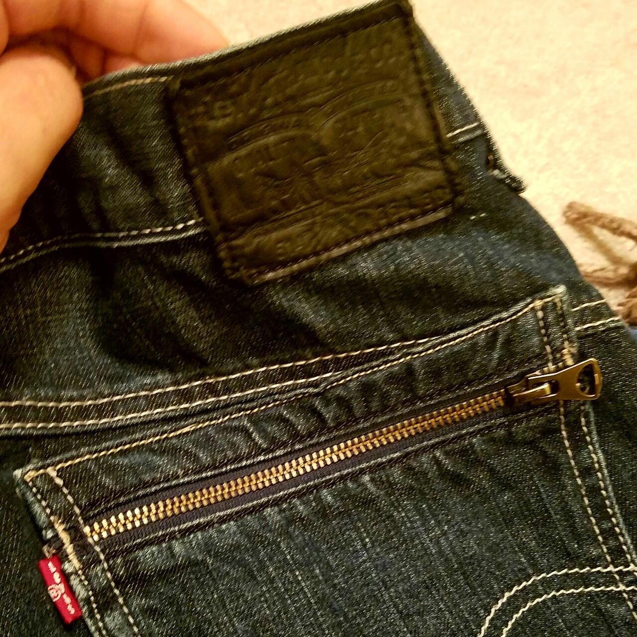 levis 514 zipper back pocket