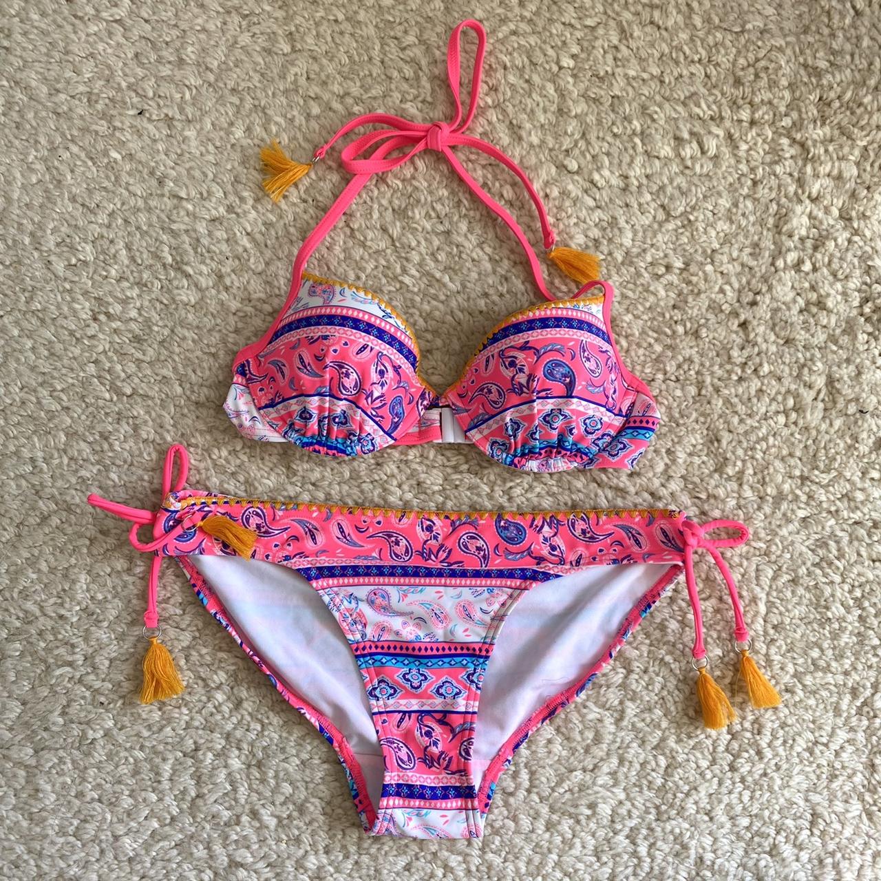 super cute pink paisley print bikini, 32b cup size... - Depop